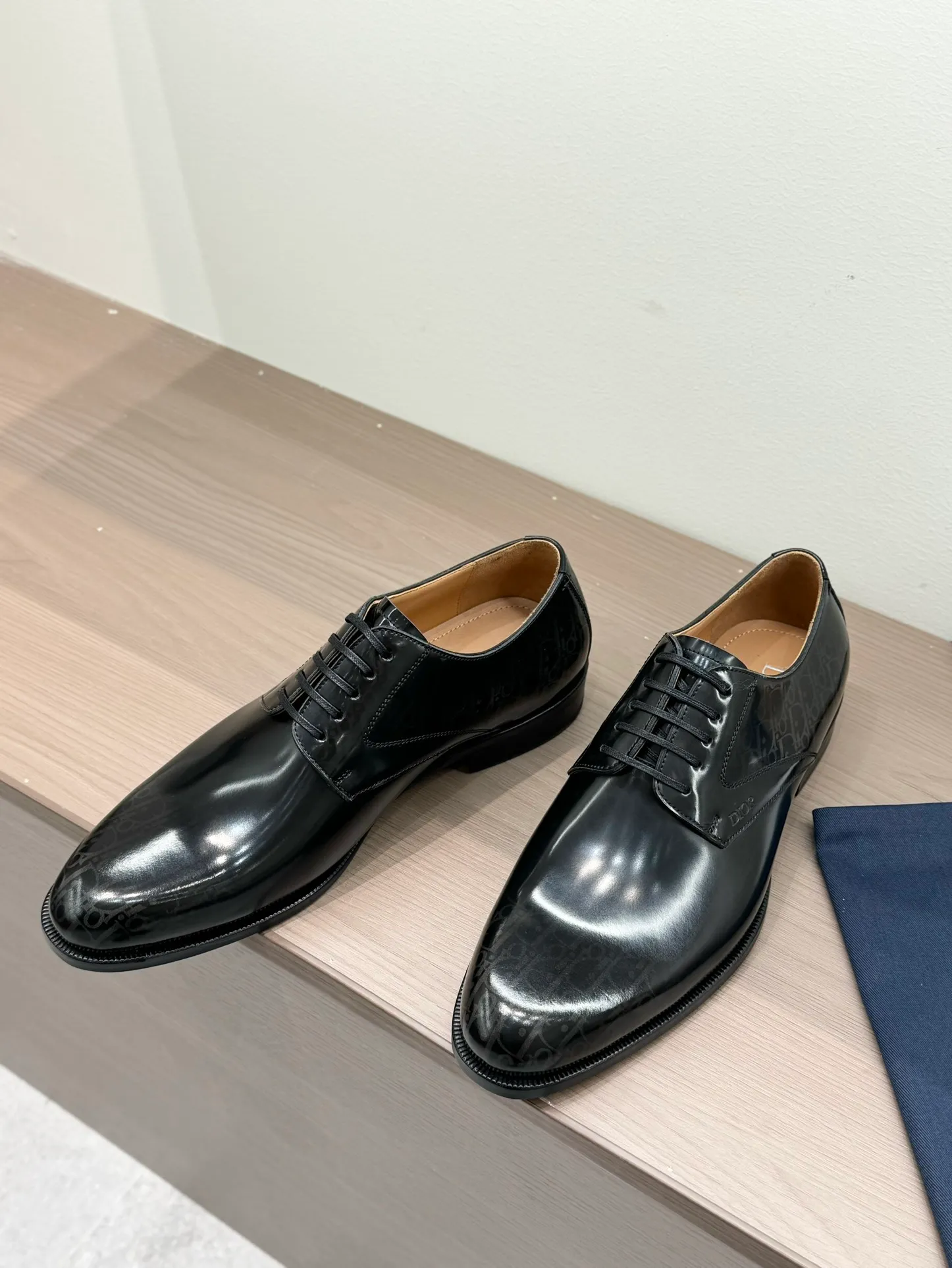 [Dior Dior] Top P: 960💰 Standard code 39-44 (38.45.46 custom-made, non-returnable and non-exchangeable) Dior Dior's latest high-end men's boutique casual leather shoes, imported cowhide upper, water-dyed cowhide lining, imported genuine leather outsole, perfect details, standard code 39-44 (38.45.46 custom-made, non-refundable and non-exchangeable),